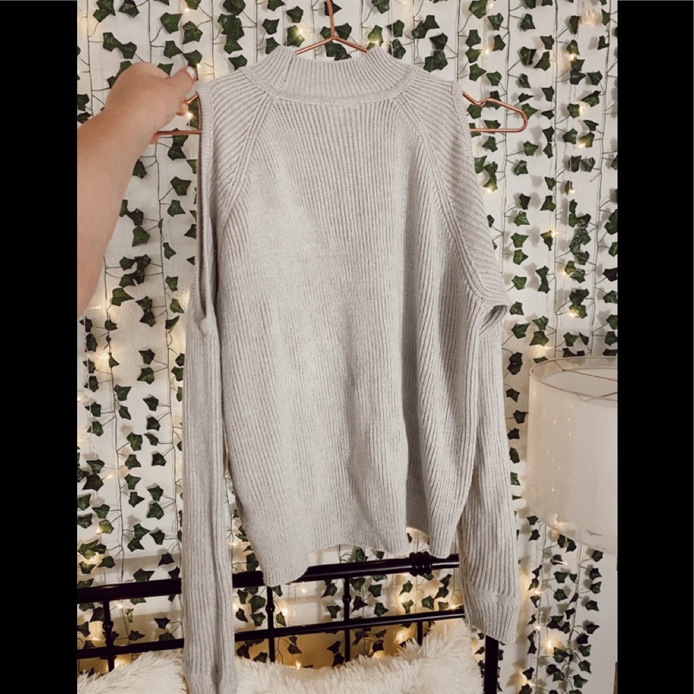 Cute gray fall sweater with cut out shoulders!